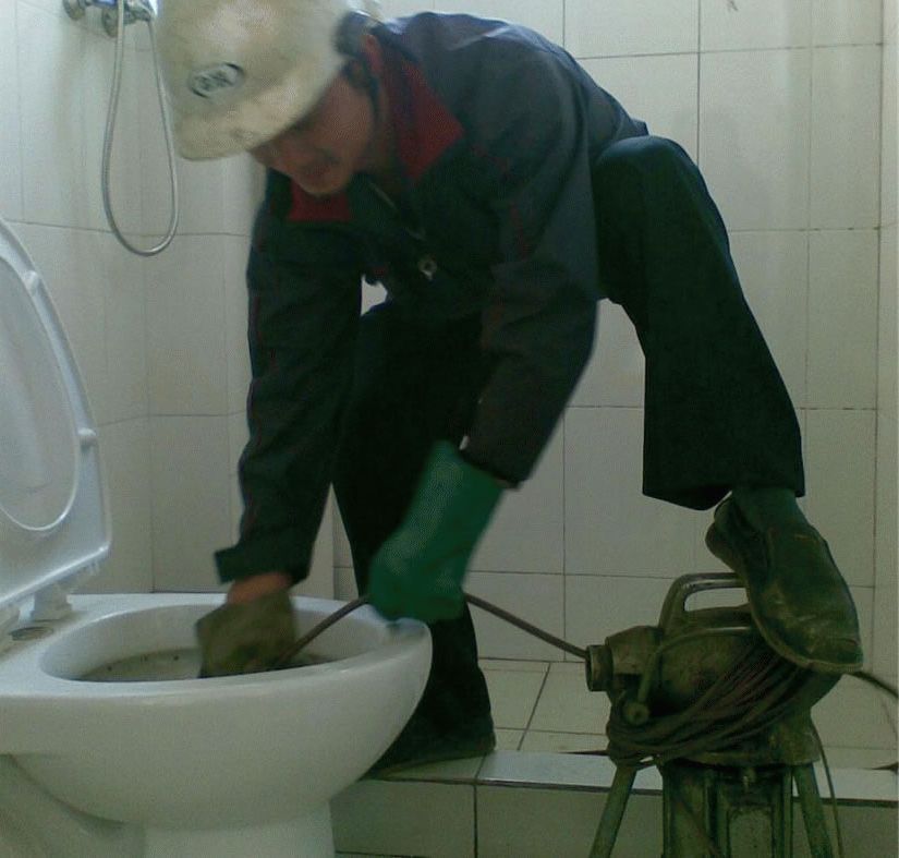 產品名稱:義烏管道疏通服務
產品型號:義烏管道疏通,義烏搬家公司電話,義烏家政公司
產品規格:管道疏通:1.專業疏通各種型號馬桶(抹布,塑料)等各種軟硬物質所造成的堵塞.因為裝修掉進水泥,沙子或頭發等2.地漏:專業疏通各種v型,S型拐彎的地漏.各種原因所造成的堵塞,由100MM慢慢的變3.墫坑:因為墫坑年成久了管道彎頭發生了一層厚厚的尿堿.本部根據多年所成了50MM甚至10MM甚至還會堵死,所以造成墫坑下水慢,易堵.積累經驗采用最佳技術和方案,徹底疏通各種情況所造成的堵塞.包括(V型,S型)等的管道.4.面盆:專業疏通各種面盆.專業疏通各種主管道.5.主管道:本部備有大中小型 機械和高壓清洗機.